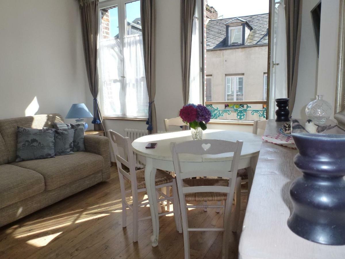 Le Charme A La Francaise Apartment Honfleur Exterior photo